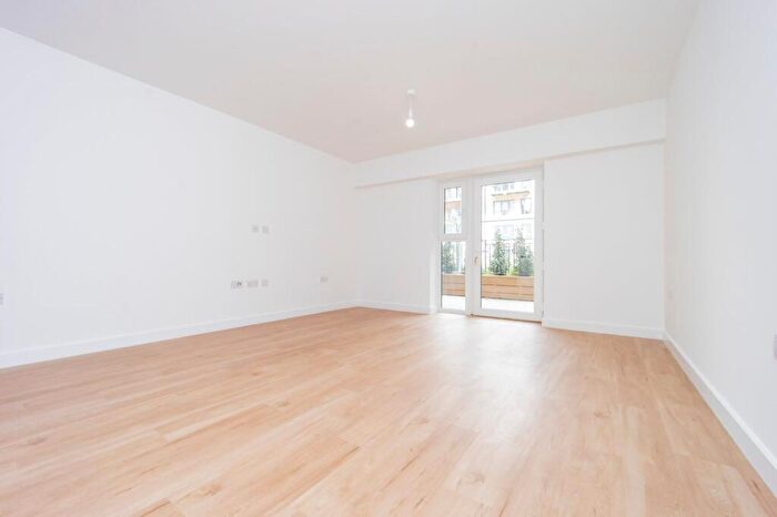 Flat To Rent In Fermont House, Beaufort Square, NW9