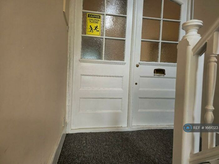 3 Bedroom Flat To Rent In Lordship Lane, Dulwich, SE22