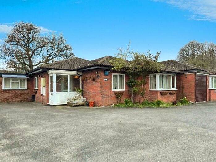 4 Bedroom Bungalow To Rent In Sutton Road, Maidstone, Kent, ME15