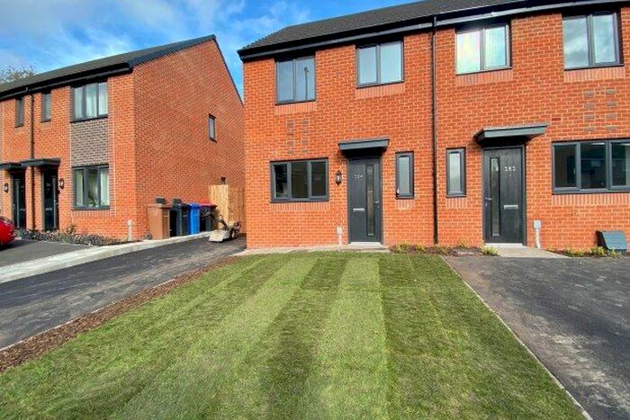 3 Bedroom Semi-Detached House To Rent In Whit Lane, Salford, M6