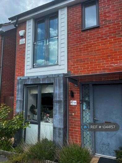 3 Bedroom Semi-Detached House To Rent In Kennet Walk, Reading, RG1