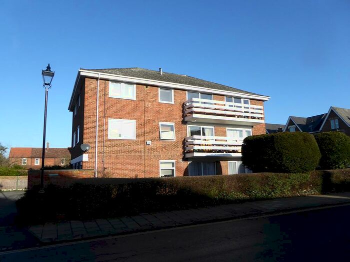 2 Bedroom Apartment To Rent In St James Court, St Andrews Road, MK40