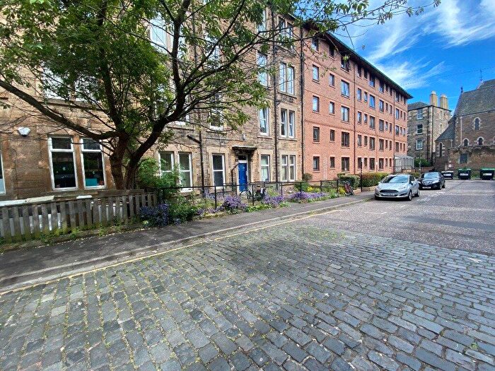 3 Bedroom Flat To Rent In Glen Street, Edinburgh, Midlothian, EH3