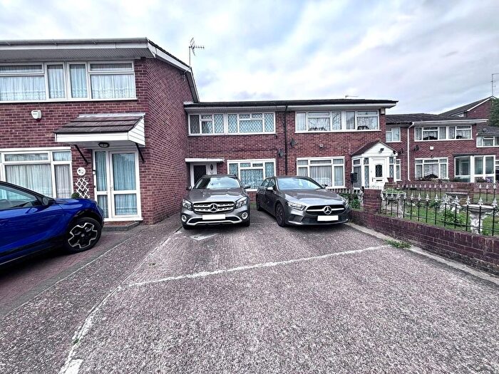 3 Bedroom Terraced House For Sale In Cranford Drive, Hayes, Middlesex, UB3