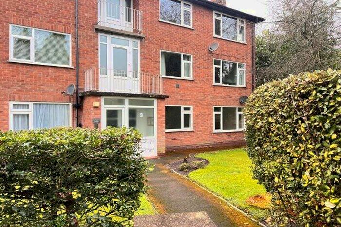 2 Bedroom Flat To Rent In Brooklands Crescent, Sale, M33