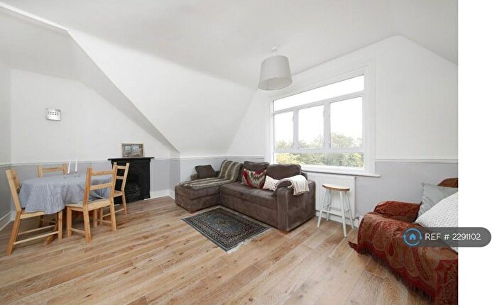2 Bedroom Flat To Rent In Grove Park, London, SE5