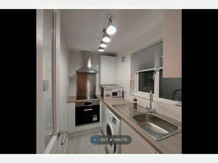 1 Bedroom Flat To Rent In John Silkin Lane, London, SE8