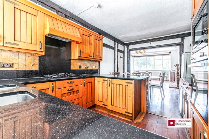 5 Bedroom Terraced House To Rent In High Road, South Woodford, London, E18