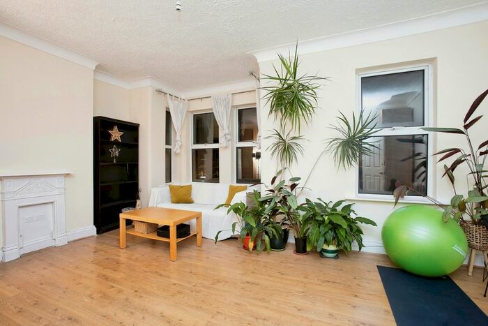 2 Bedroom Flat To Rent In Blyth Road, Walthamstow, London, E17