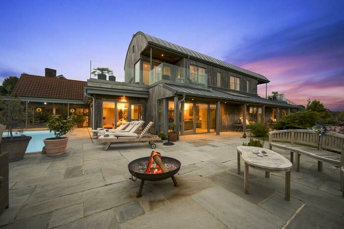 5 Bedroom Detached House For Sale In Winchester, Hampshire, SO21