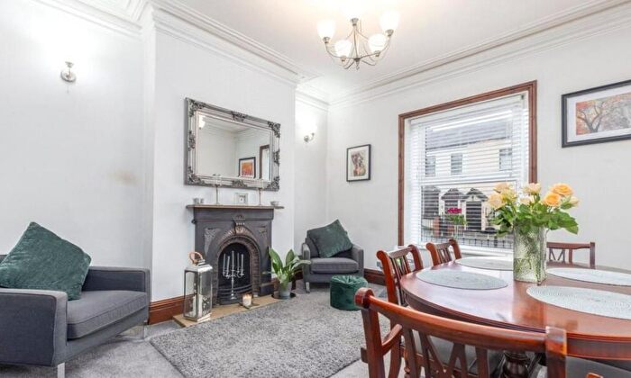2 Bedroom Flat To Rent In Bickley Street, London, SW17