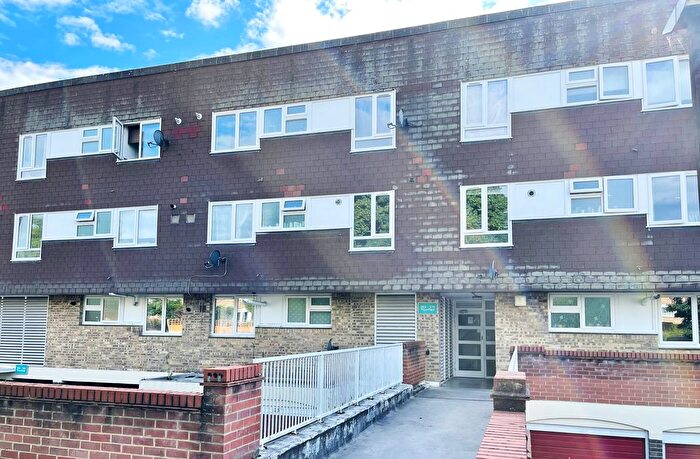 2 Bedroom Flat To Rent In Moorfield, Harlow, CM18