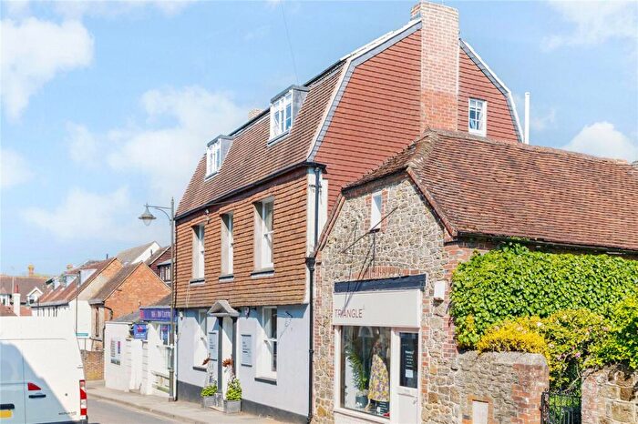 2 Bedroom Apartment To Rent In New Street, Petworth, West Sussex, GU28