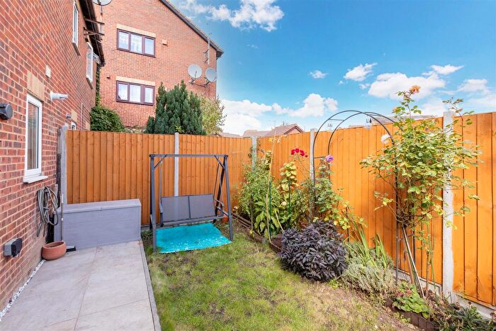 1 Bedroom End Of Terrace House For Sale In Bruce Close, Cippenham, SL1