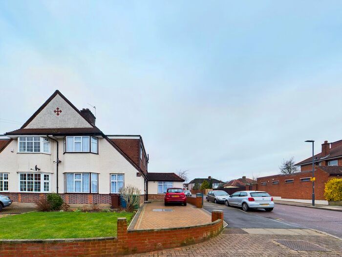 1 Bedroom Flat To Rent In Cannon Lane, Pinner, HA5