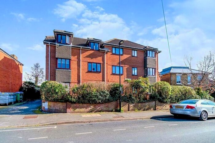 2 Bedroom Flat To Rent In Park Road, Shirley, Southampton, SO15