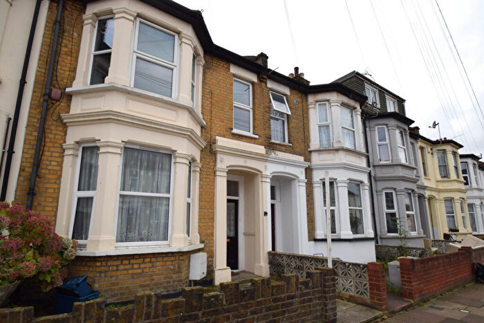 1 Bedroom Flat To Rent In Hillcrest Road, Southend-On-Sea, SS1