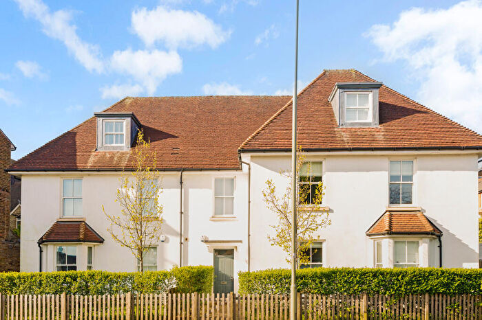 1 Bedroom Flat For Sale In Hatchlands Road, Redhill, RH1