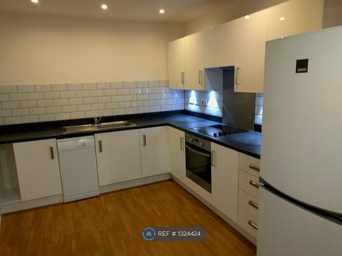 1 Bedroom Flat To Rent In Featherstone Road, Southall, UB2