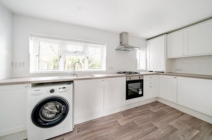 2 Bedroom Flat To Rent In Christchurch Road, Wentworth, Virginia Water, GU25