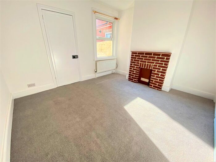 2 Bedroom End Of Terrace House To Rent In Kings Road, Reading, RG4