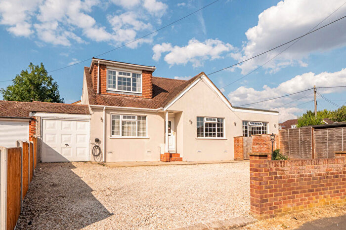 4 Bedroom Link Detached House For Sale In Silverdale Road, Earley, Reading, RG6