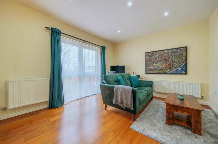 1 Bedroom Apartment To Rent In Merrick House, Whale Avenue, RG2