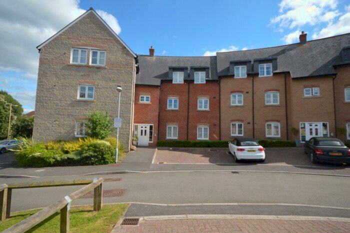 2 Bedroom Flat To Rent In Strouds Close, Old Town, SN3