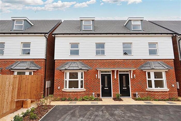 3 Bedroom Semi-Detached House To Rent In Bedroom Semi Detached House In Dragon Way Sturry, CT2