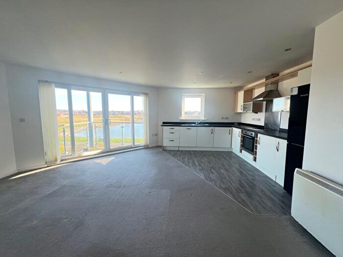 3 Bedroom Flat To Rent In Cwrt Westfa, Pentre Doc Y Gogledd, Llanelli, SA15