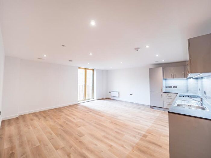 2 Bedroom Apartment To Rent In Flat :: The Quarters, M1