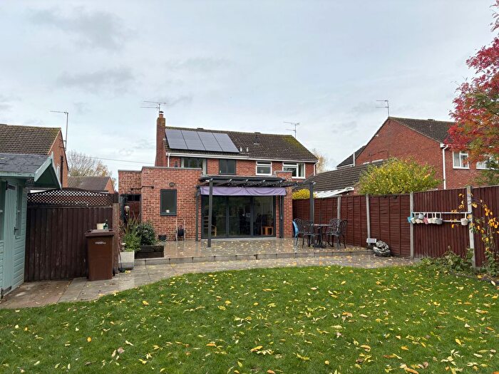 2 Bedroom Semi-Detached House For Sale In Wynyards Close, Tewkesbury, GL20