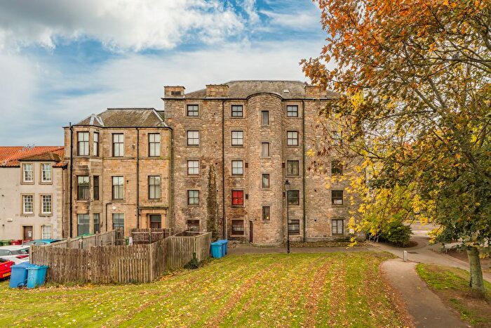 2 Bedroom Flat For Sale In Waggon Road, Bo'ness, EH51
