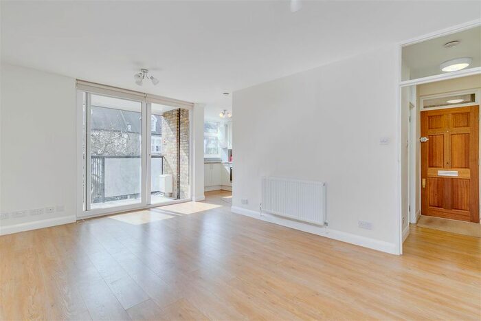 2 Bedroom Flat To Rent In Walpole Gardens, Chiswick, W4