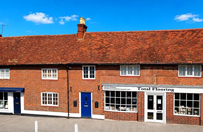 1 Bedroom Terraced House For Sale In High Street, Kings Langley, WD4
