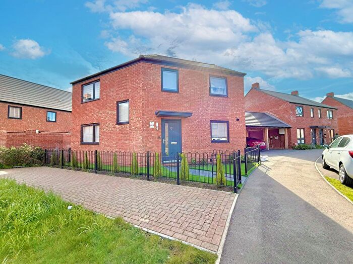 3 Bedroom Detached House For Sale In Box Crescent, Linmere, LU5