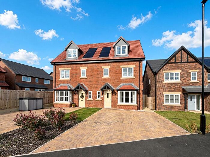 4 Bedroom Semi-Detached House For Sale In Skylark Close, Robinson Fields, North Shields, NE29