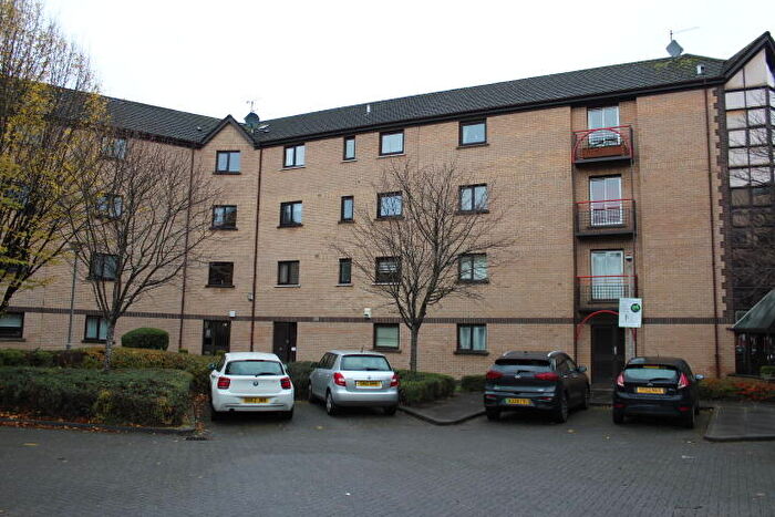 3 Bedroom Flat To Rent In Riverview Drive, Glasgow, G5