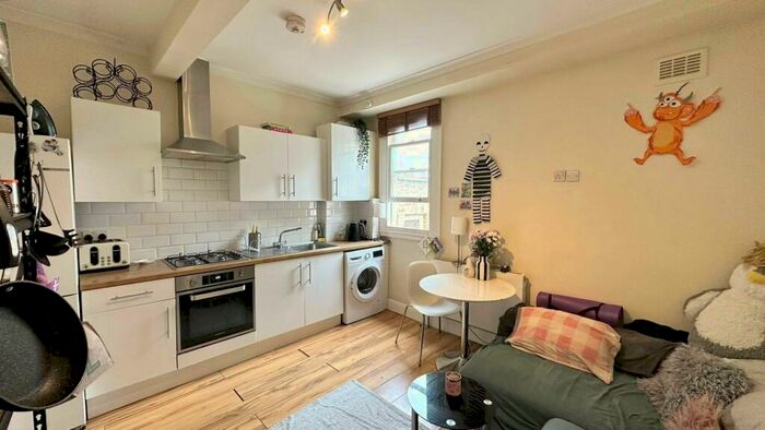 3 Bedroom Apartment To Rent In Peckham High Street, London, SE15