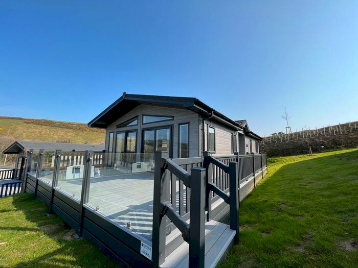 2 Bedroom Lodge For Sale In Mawgan Porth, Newquay, TR8