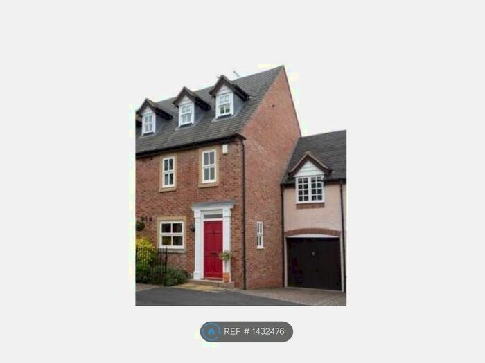 3 Bedroom Semi-Detached House To Rent In The Croft, Henley-In-Arden, B95