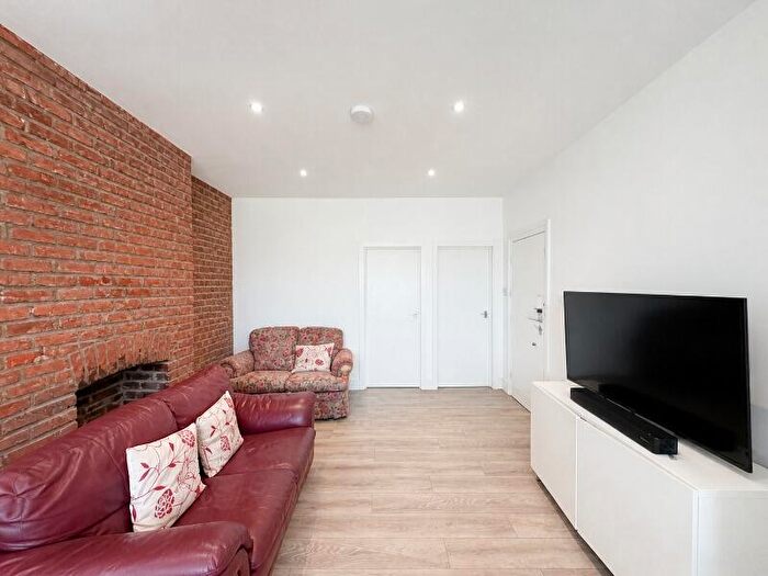 2 Bedroom Flat To Rent In A Portswood Road, SO17