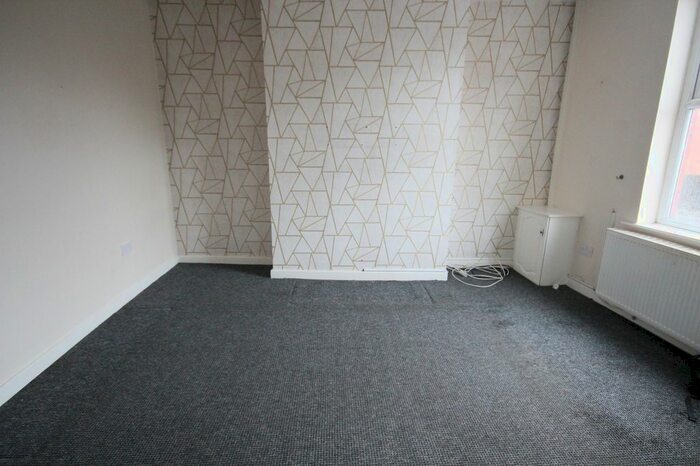 2 Bedroom End Of Terrace House To Rent In Newbarn Lane, Deeplish, Rochdale, OL11