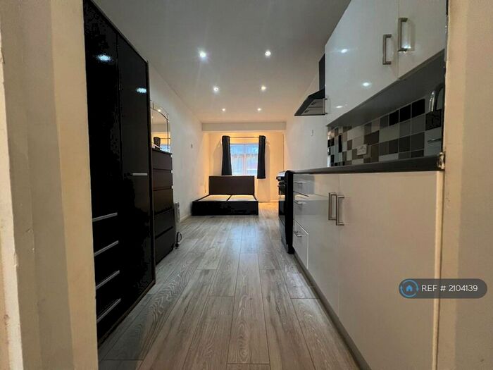 Studio To Rent In Whalebone Grove, Chadwell Heath, RM6