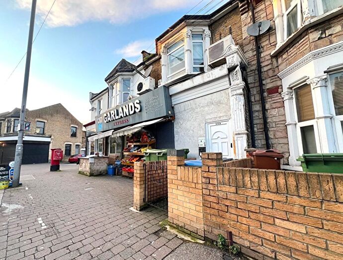 2 Bedroom Flat To Rent In Grove Green Road, London, E11