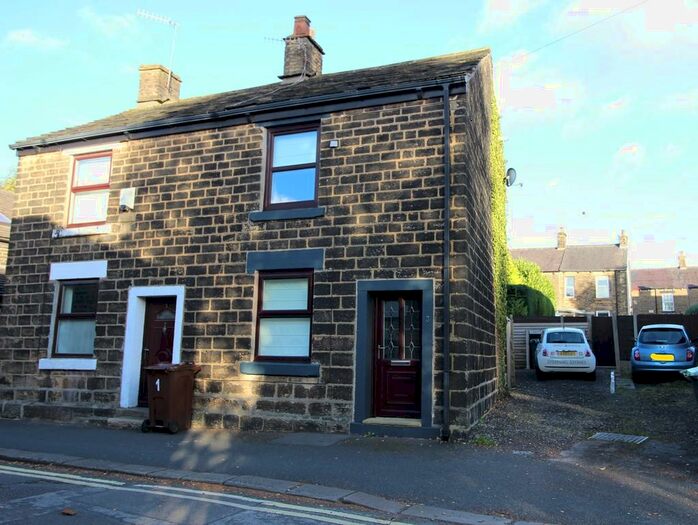 2 Bedroom End Of Terrace House To Rent In Silk Street, Glossop, SK13