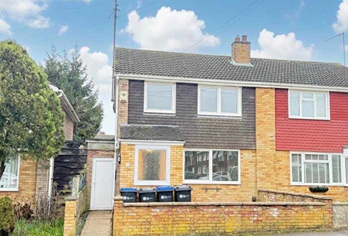 3 Bedroom Semi Detached House To Rent In Reedham Close, Northampton, NN5