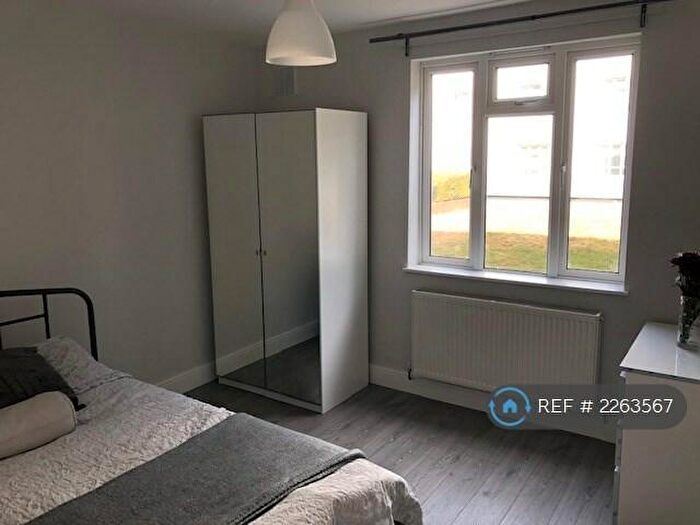 3 Bedroom Flat To Rent In Old Bethnal Green Road, London, E2