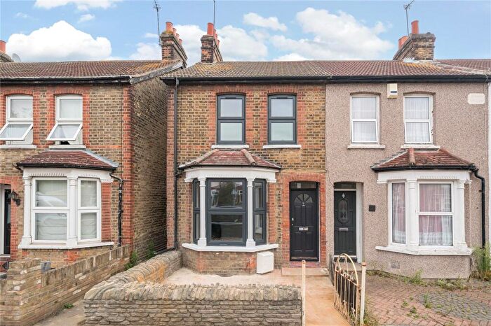 3 Bedroom End Of Terrace House To Rent In Douglas Road, Hornchurch, RM11