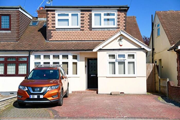 5 Bedroom Bungalow For Sale In Bridge Avenue, Upminster, Essex, RM14